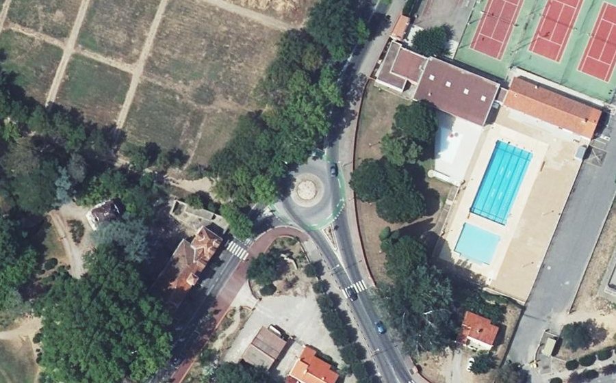 Vue aérienne du Rond-point anonyme n°25531839