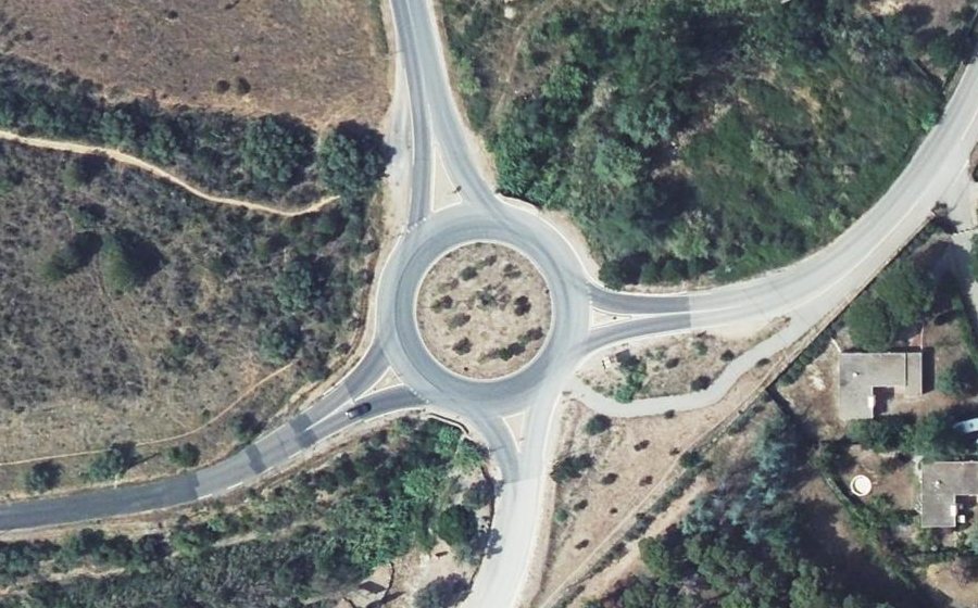 Vue aérienne du Rond-point anonyme n°25531874