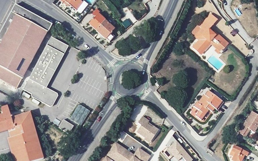 Vue aérienne du Rond-point anonyme n°25531986