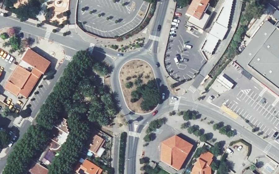 Vue aérienne du Rond-point anonyme n°25532037