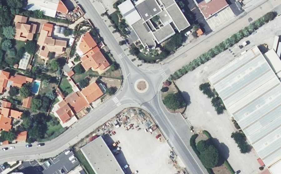 Vue aérienne du Rond-point anonyme n°25532056