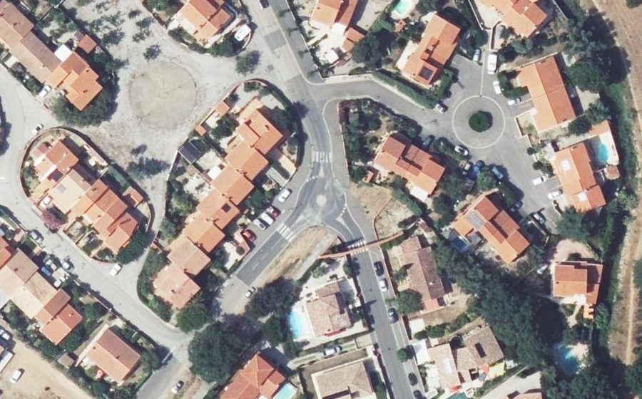Vue aérienne du Rond-point anonyme n°25532087