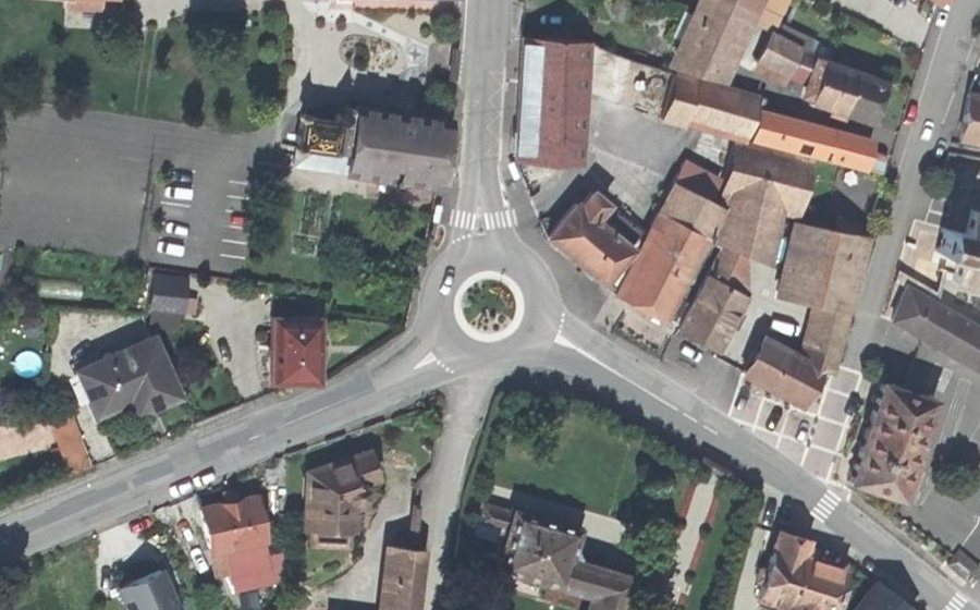 Vue aérienne du Rond-point anonyme n°25539862