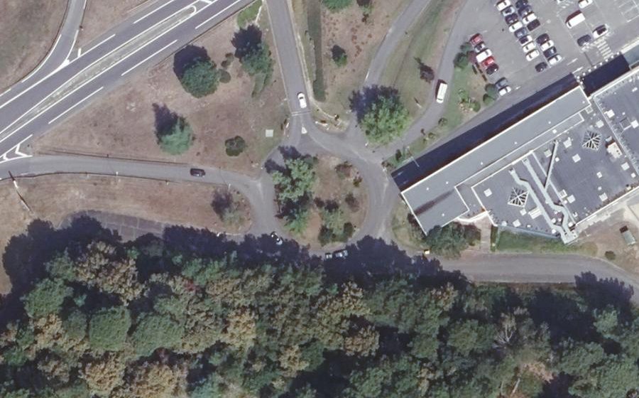 Vue aérienne du Rond-point anonyme n°25541235