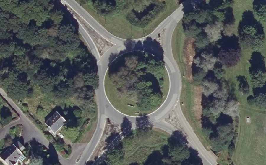 Vue aérienne du Rond-point anonyme n°25543808
