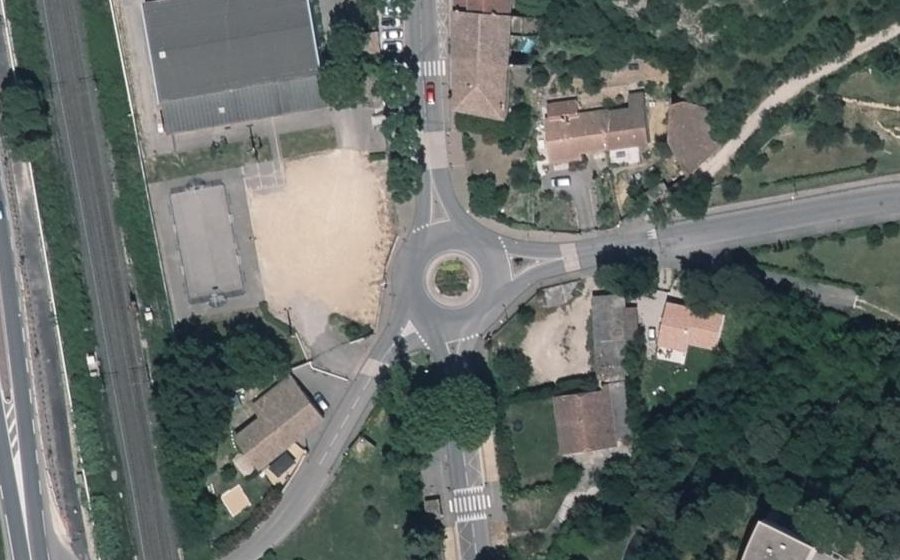 Vue aérienne du Rond-point anonyme n°25545170