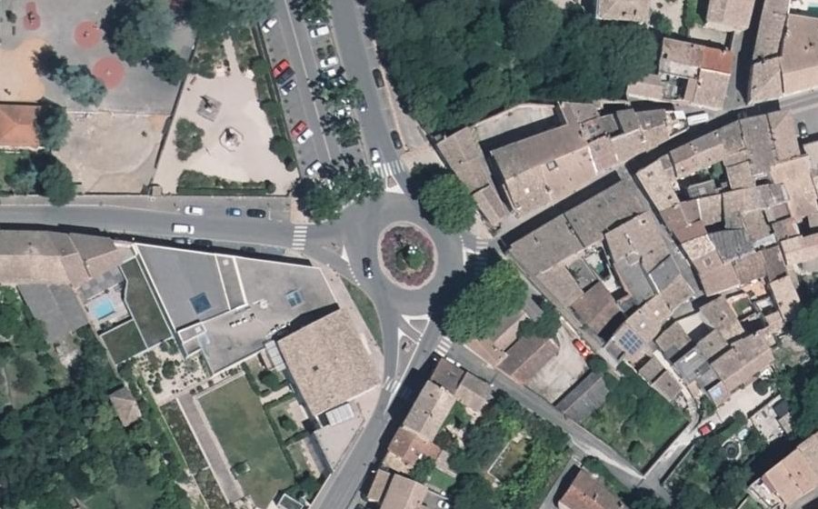 Vue aérienne du Rond-point anonyme n°25545174