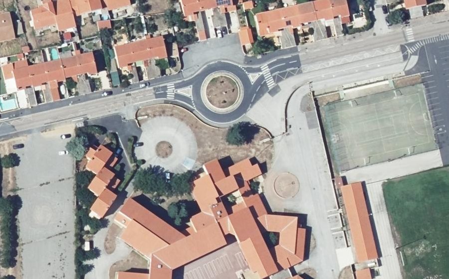 Vue aérienne du Rond-point anonyme n°25547303