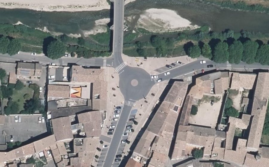 Vue aérienne du Rond-point anonyme n°25548595