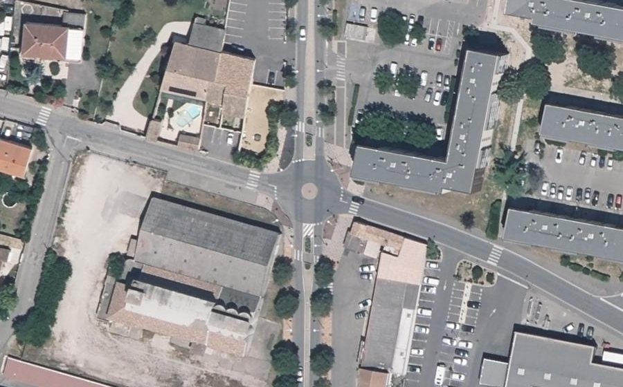 Vue aérienne du Rond-point anonyme n°25548602