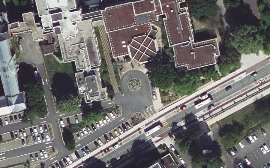 Vue aérienne du Rond-point anonyme n°255520136