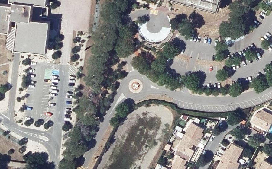 Vue aérienne du Rond-point anonyme n°25554227