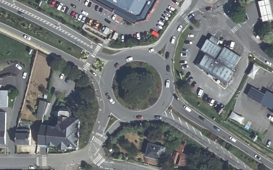 Vue aérienne du Rond-point anonyme n°25556448