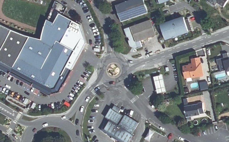Vue aérienne du Rond-point anonyme n°25556475