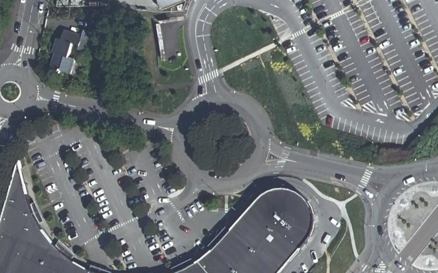 Vue aérienne du Rond-point anonyme n°25557610