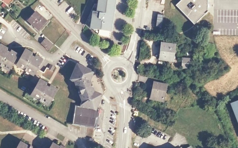 Vue aérienne du Rond-point anonyme n°25557689