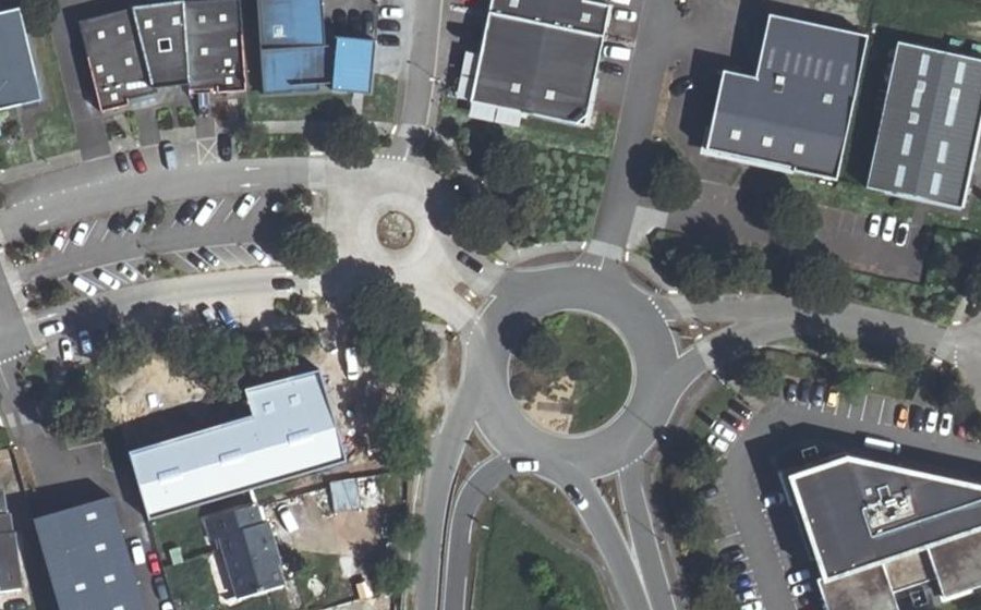 Vue aérienne du Rond-point anonyme n°25557773