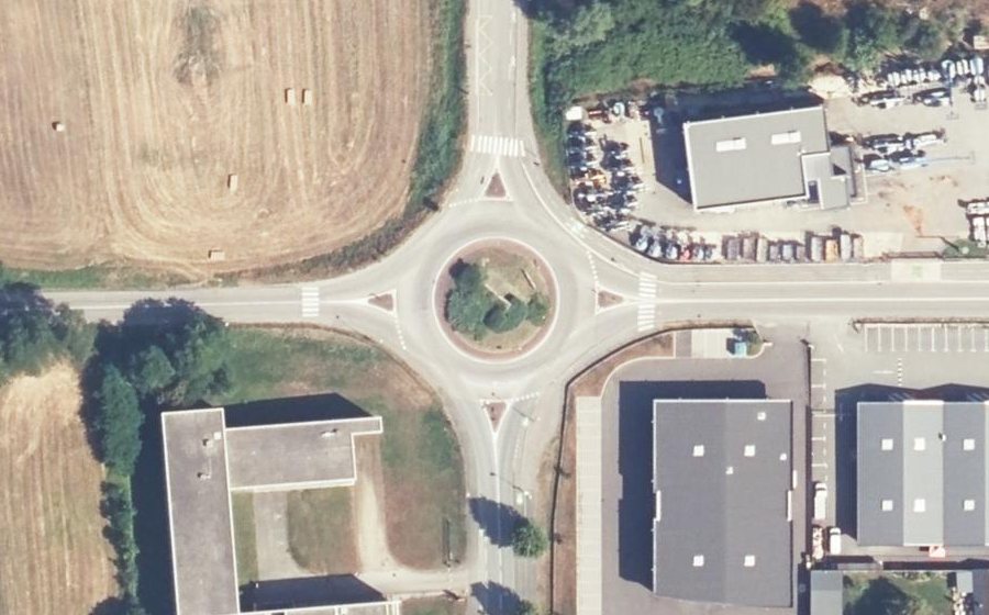 Vue aérienne du Rond-point anonyme n°25557861