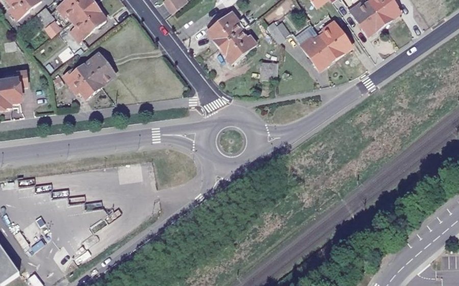 Vue aérienne du Rond-point anonyme n°25558327