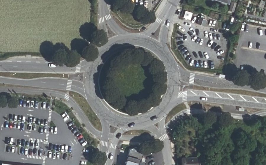Vue aérienne du Rond-point anonyme n°25558784