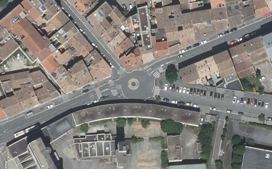Vue aérienne du Rond-point anonyme n°255589701