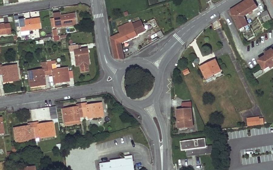 Vue aérienne du Rond-point anonyme n°25564184