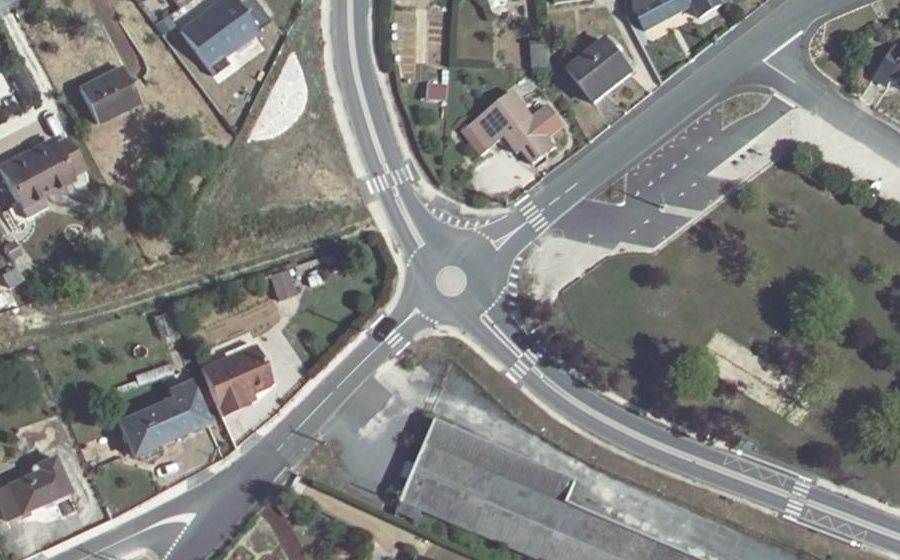 Vue aérienne du Rond-point anonyme n°25564869