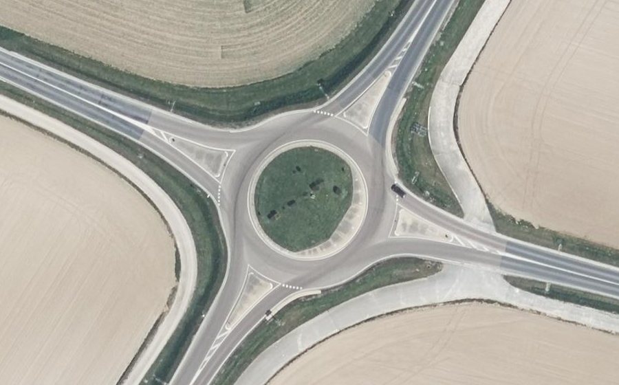 Vue aérienne du Rond-point anonyme n°255667312
