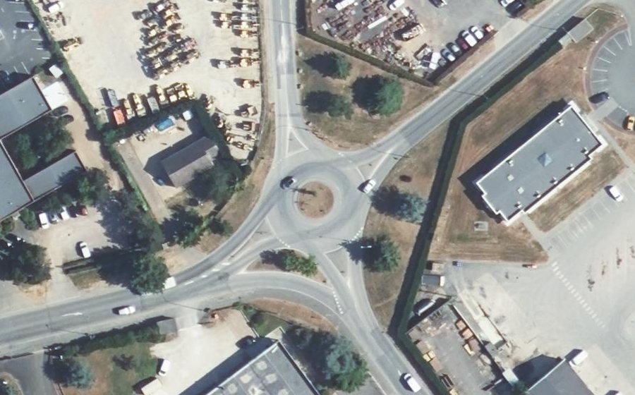 Vue aérienne du Rond-point anonyme n°255667780