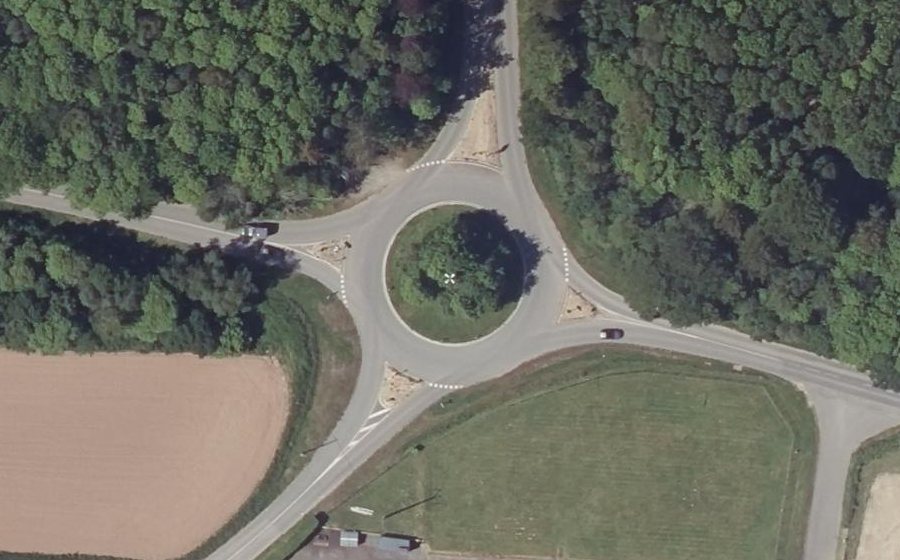 Vue aérienne du Rond-point anonyme n°25569051