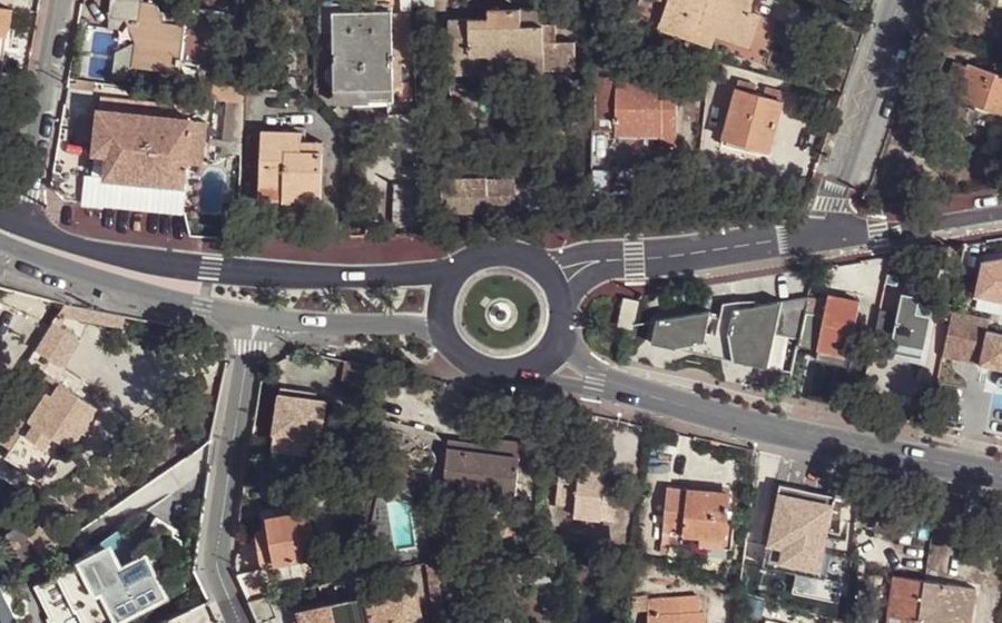 Vue aérienne du Rond-point anonyme n°25570309
