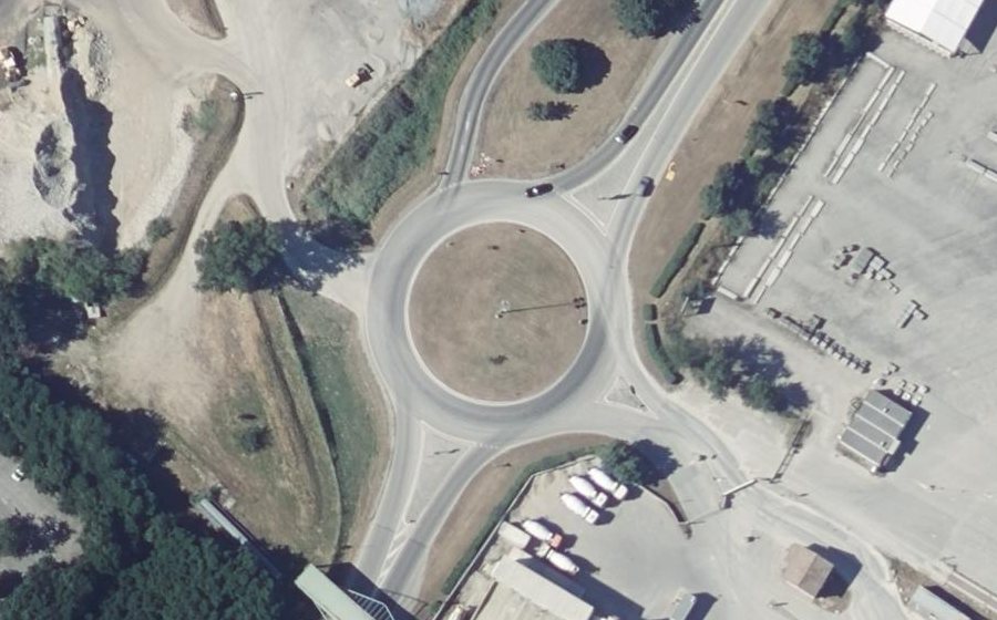 Vue aérienne du Rond-point anonyme n°25570450