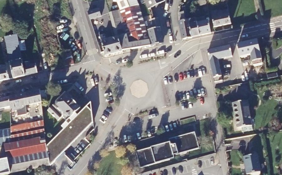 Vue aérienne du Rond-point anonyme n°25570697