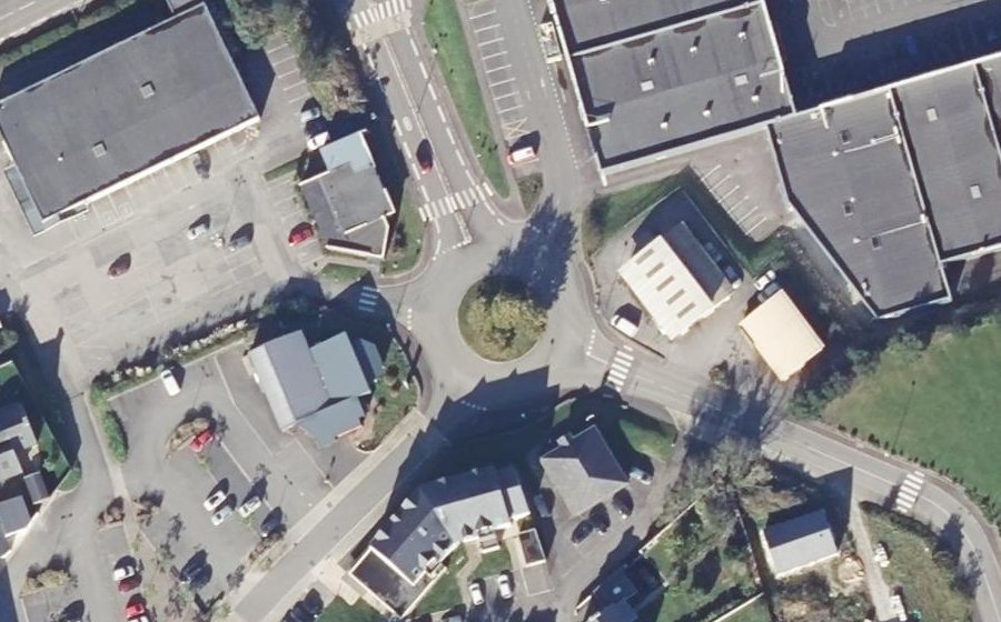 Vue aérienne du Rond-point anonyme n°25570699
