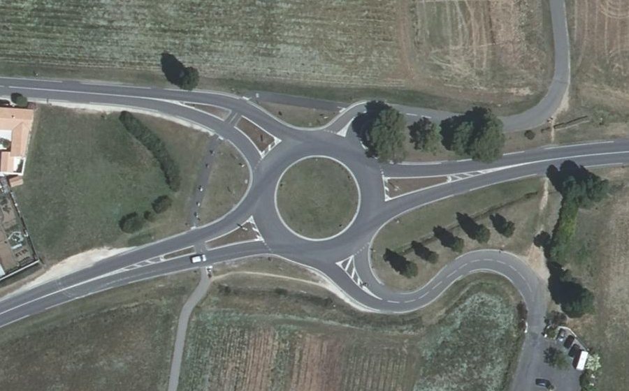 Vue aérienne du Rond-point anonyme n°25570954