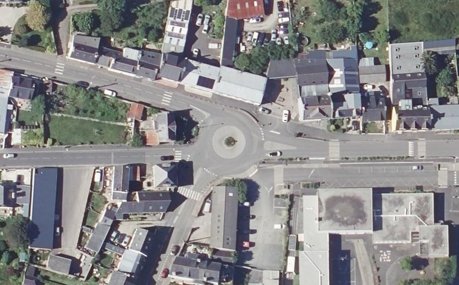 Vue aérienne du Rond-point anonyme n°25571627
