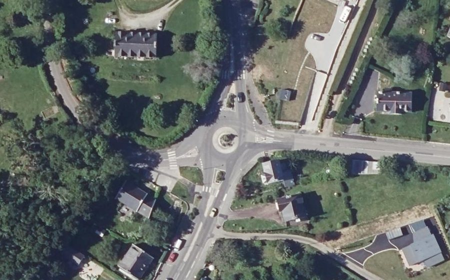 Vue aérienne du Rond-point anonyme n°25571631
