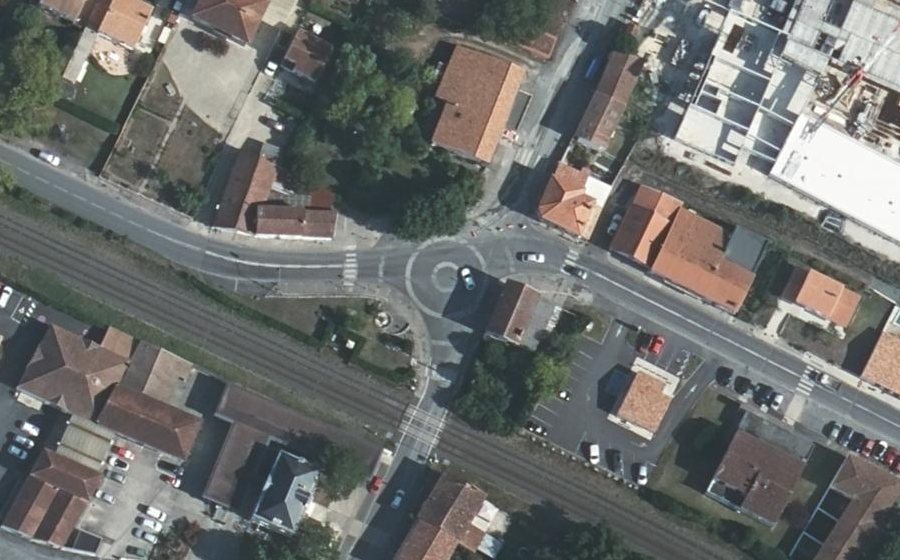 Vue aérienne du Rond-point anonyme n°255756696