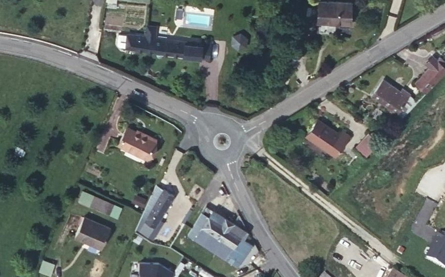 Vue aérienne du Rond-point anonyme n°25577410