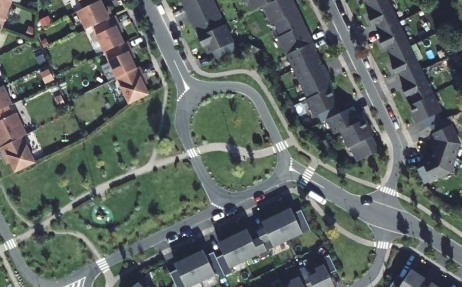 Vue aérienne du Rond-point anonyme n°255784878