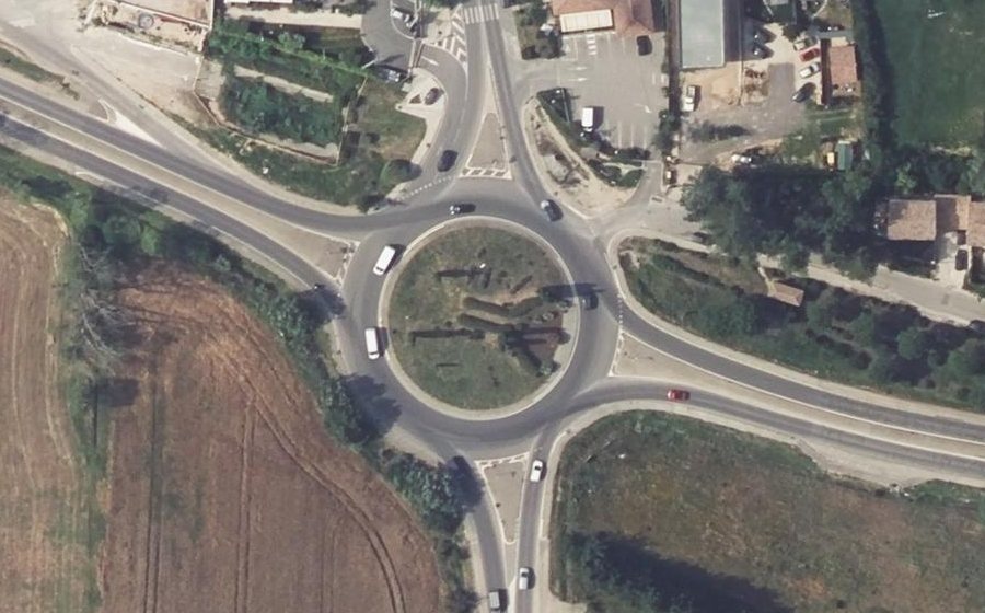 Vue aérienne du Rond-point anonyme n°25582961