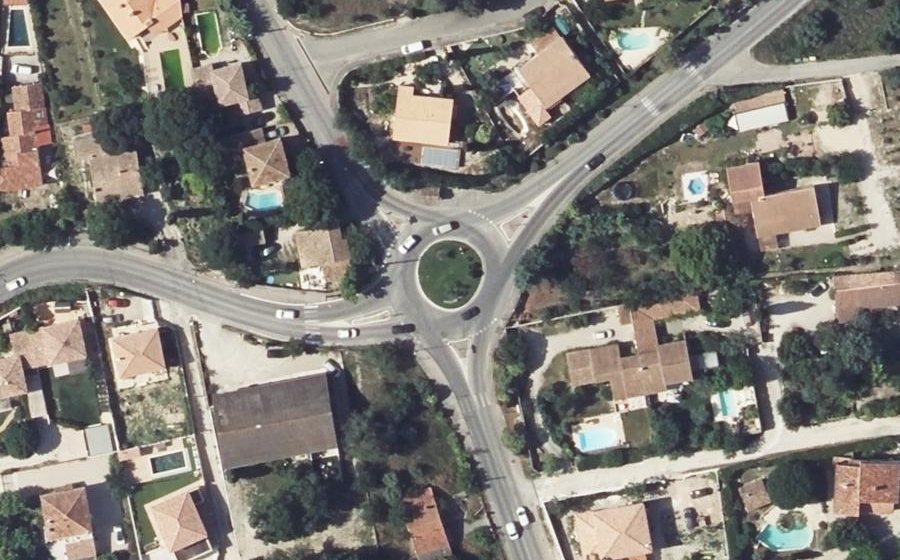 Vue aérienne du Rond-point anonyme n°25583193