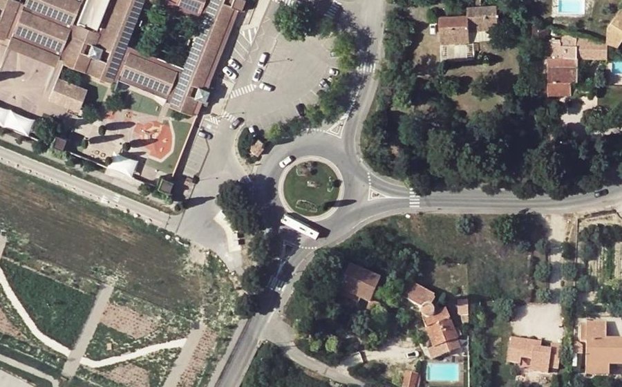 Vue aérienne du Rond-point anonyme n°25583216