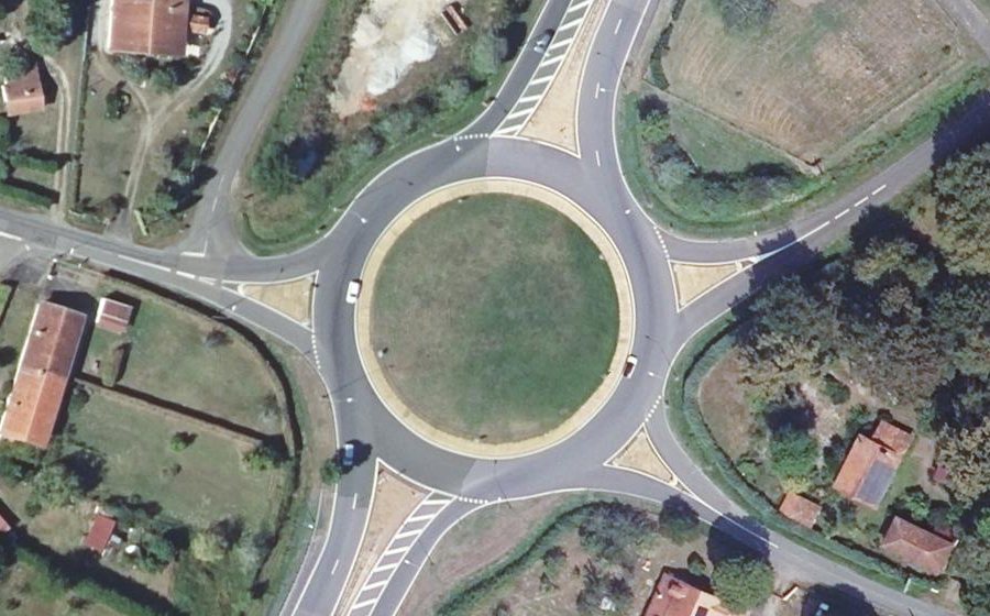Vue aérienne du Rond-point anonyme n°25584966