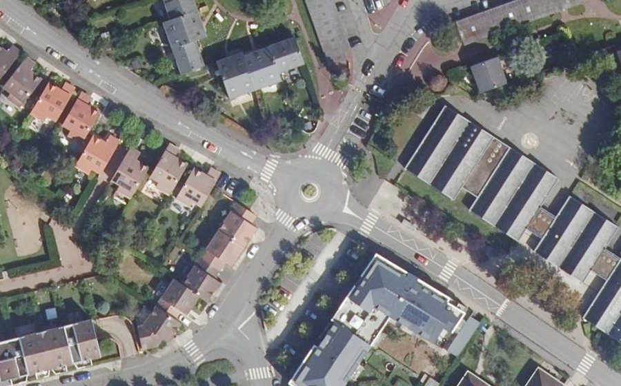 Vue aérienne du Rond-point anonyme n°25585850