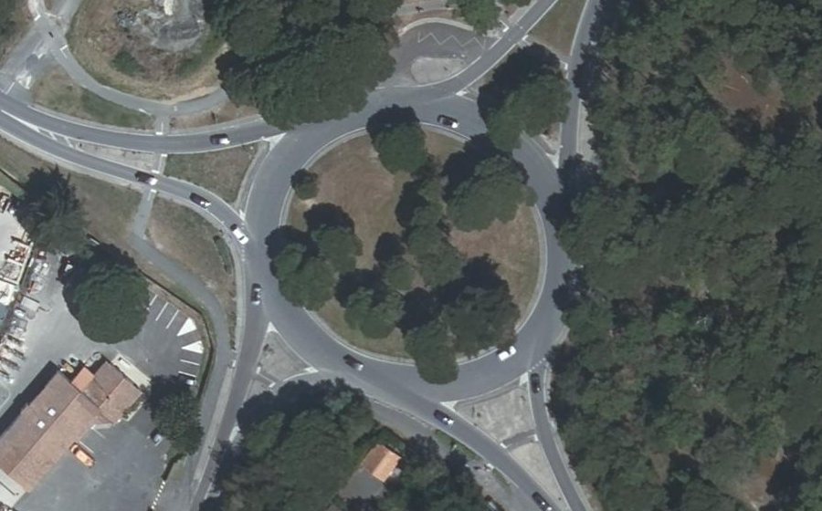 Vue aérienne du Rond-point anonyme n°25587018