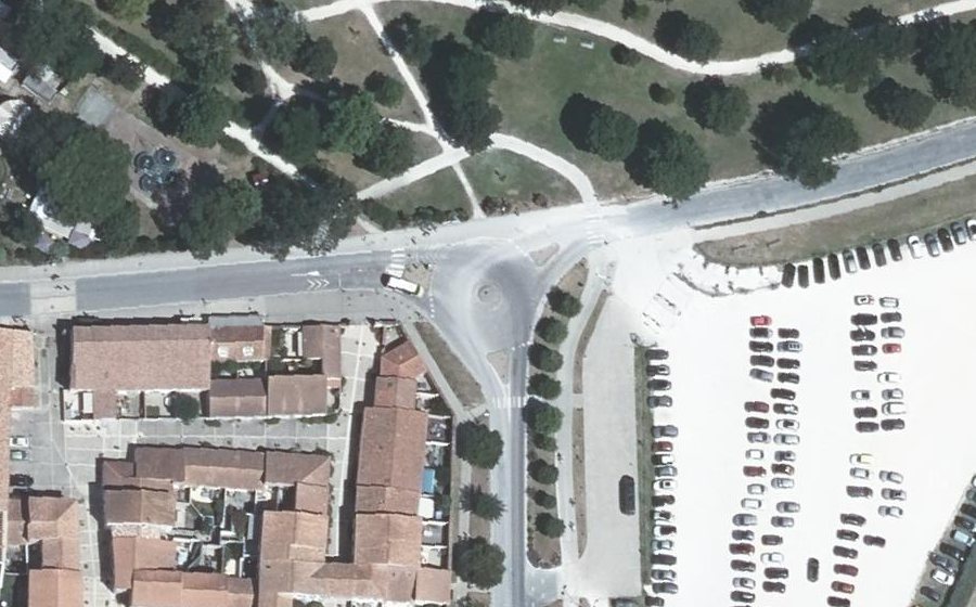 Vue aérienne du Rond-point anonyme n°25588275
