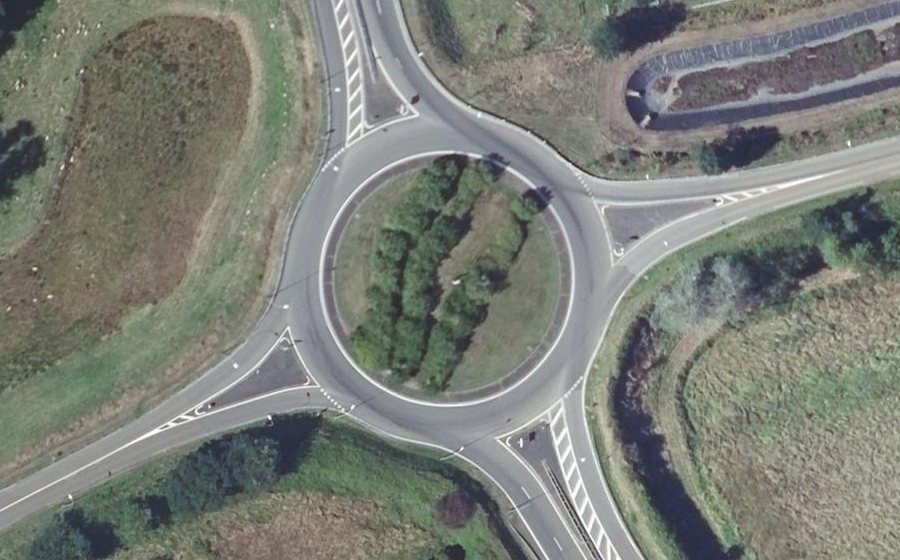Vue aérienne du Rond-point anonyme n°25588702