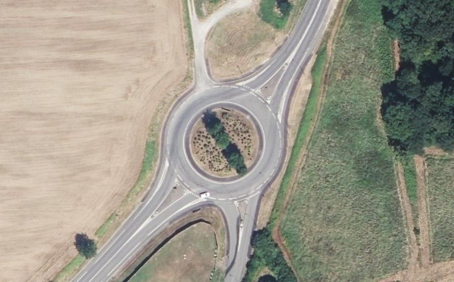 Vue aérienne du Rond-point anonyme n°25588919