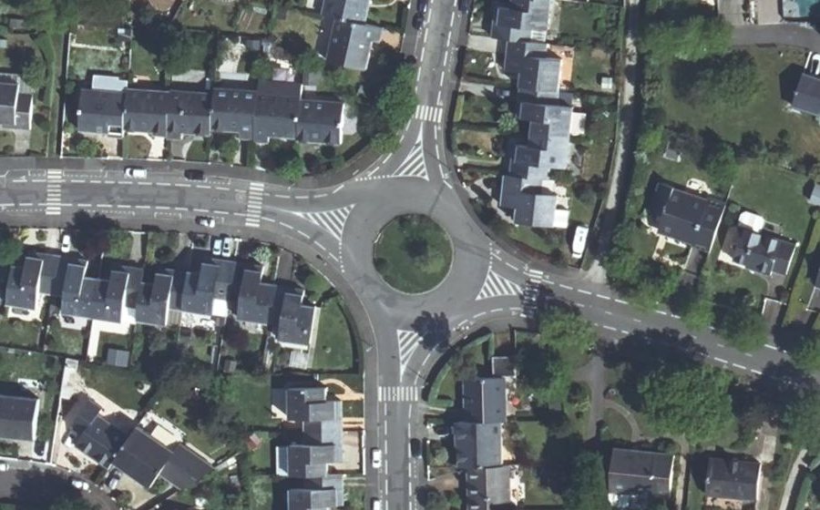Vue aérienne du Rond-point anonyme n°25591884